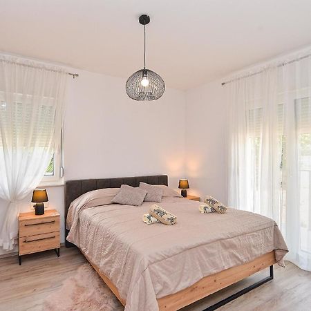 Ferienhaus Fuer 4 Personen Ca 74 Qm In Medulin, Istrien Suedkueste Von Istrien Екстериор снимка